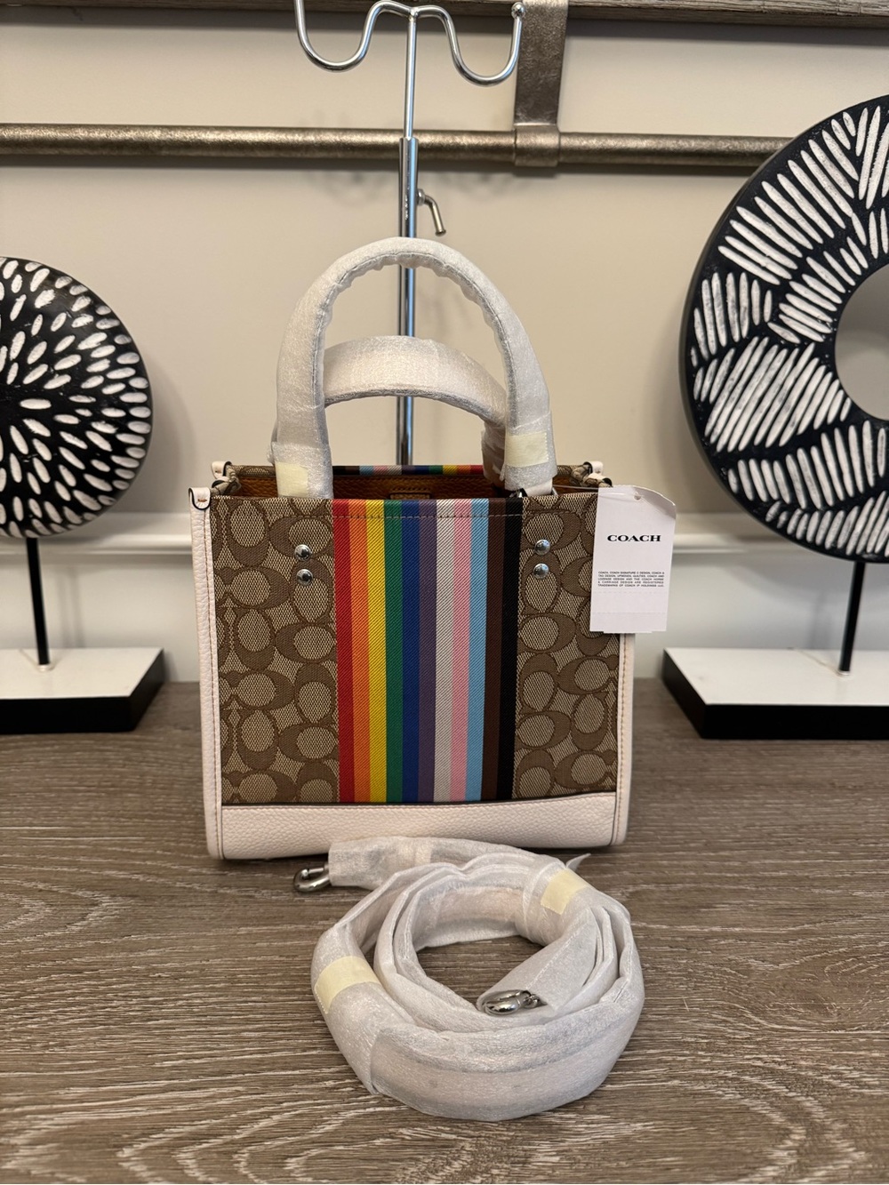 Coach Dempsey Tote 22 in signature jacquard - Picture 2 of 9